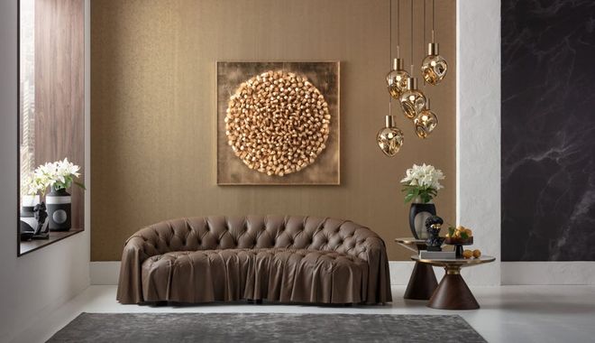 Brązowa skórzana sofa w nowoczesnym salonie